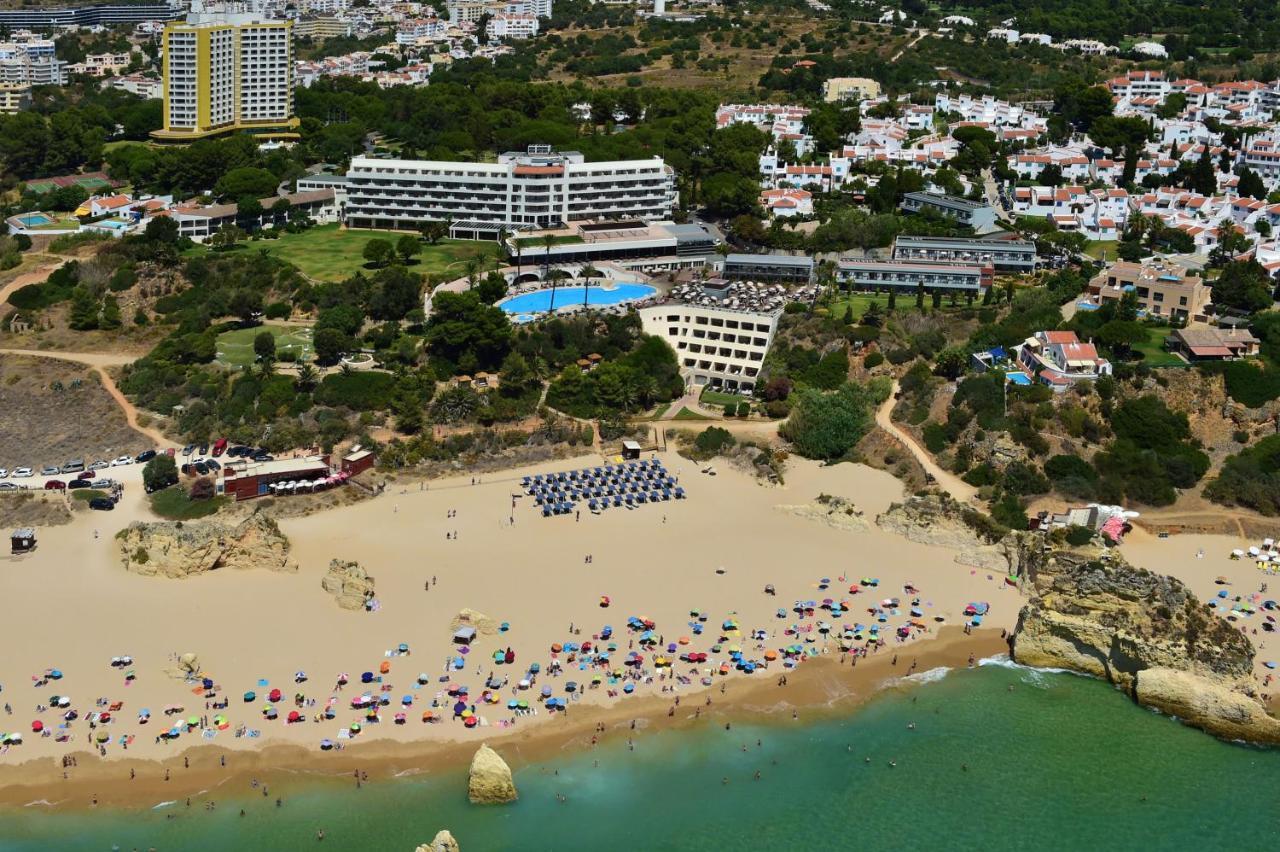 페스타나 알보르 프라이아 비치 앤 골프 리조트 호텔 외부 사진 Aerial view of the beach