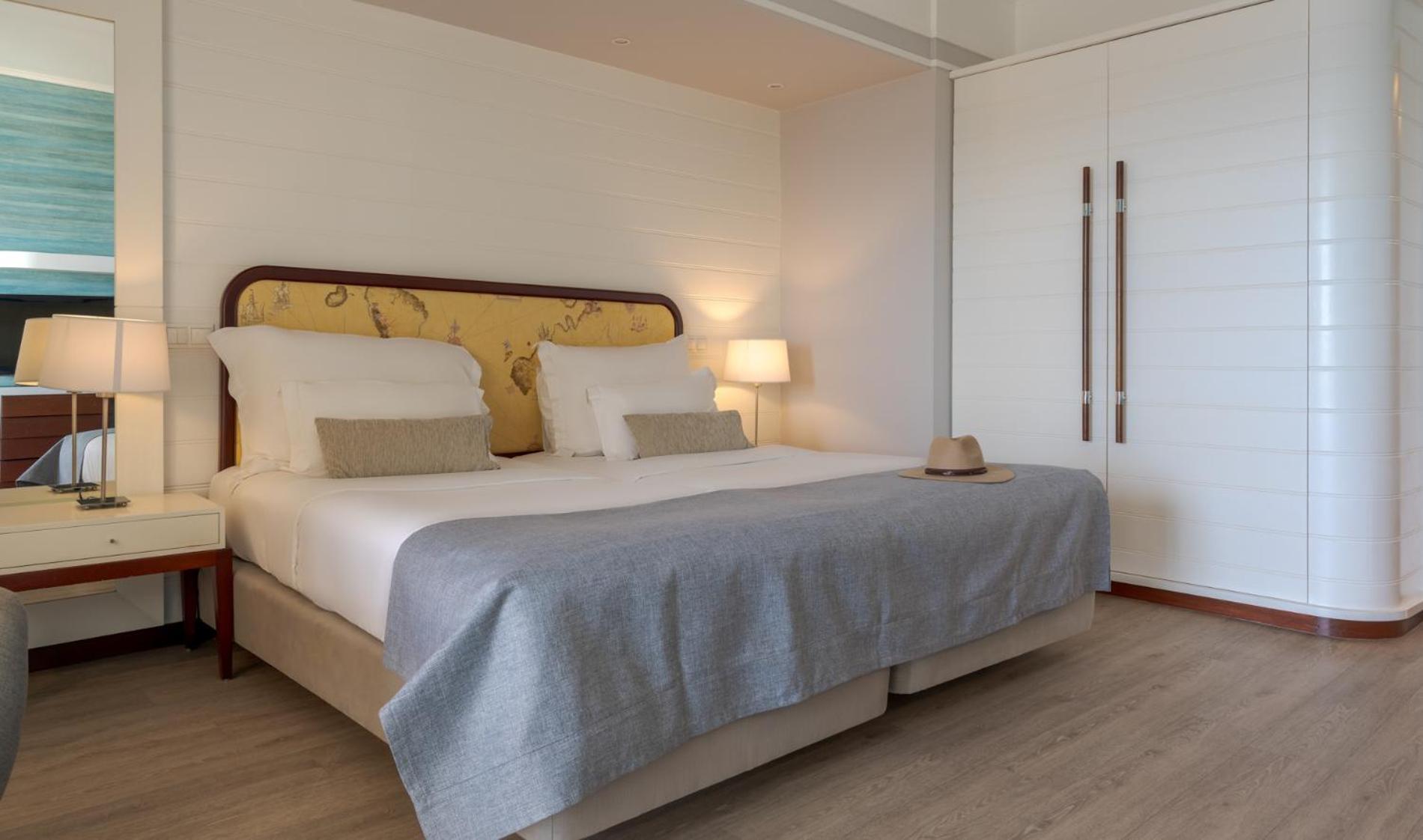 페스타나 알보르 프라이아 비치 앤 골프 리조트 호텔 외부 사진 A bedroom at the hotel