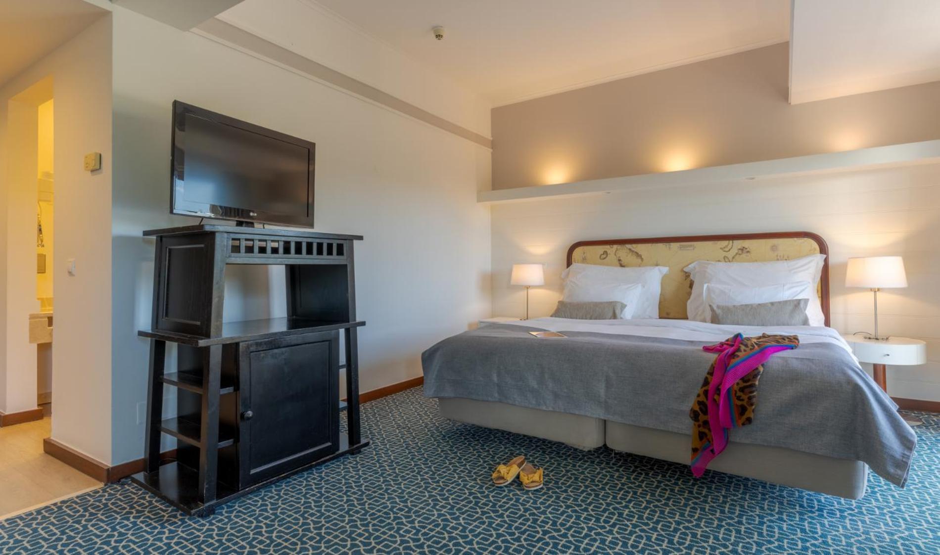 페스타나 알보르 프라이아 비치 앤 골프 리조트 호텔 외부 사진 A room at the hotel