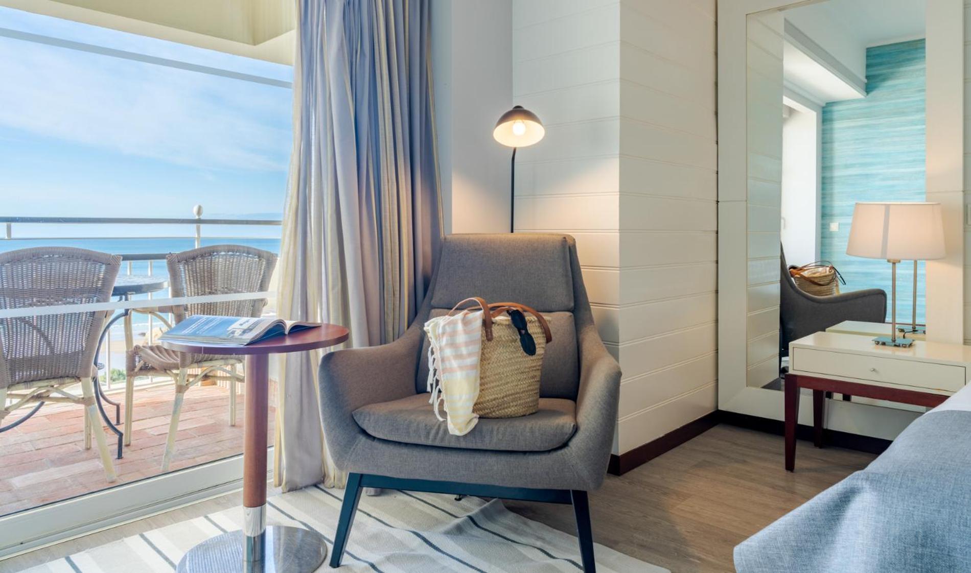 페스타나 알보르 프라이아 비치 앤 골프 리조트 호텔 외부 사진 A room at the hotel