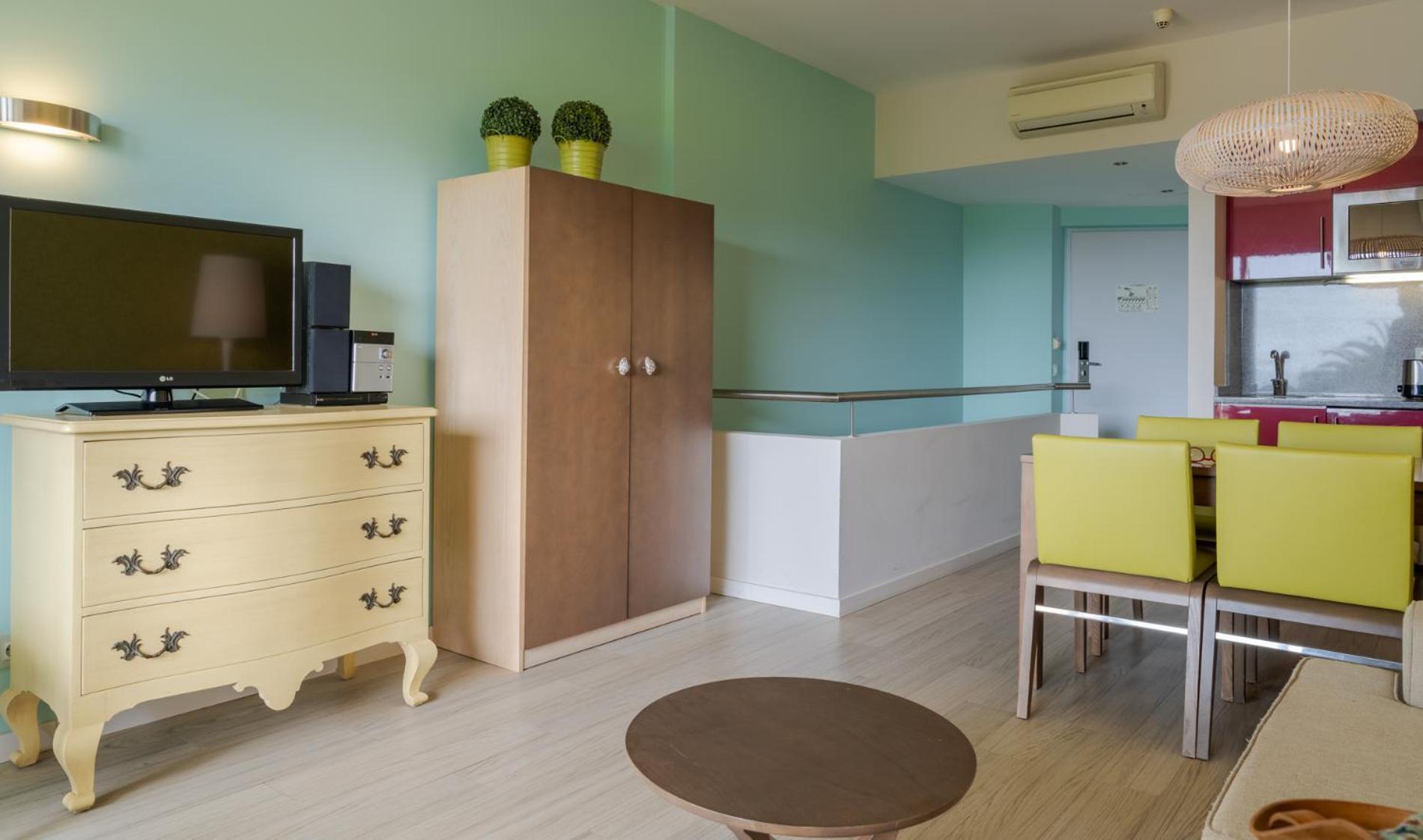 페스타나 알보르 프라이아 비치 앤 골프 리조트 호텔 외부 사진 A typical apartment at the complex