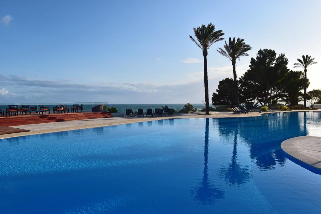 페스타나 알보르 프라이아 비치 앤 골프 리조트 호텔 외부 사진 A swimming pool in Tunisia