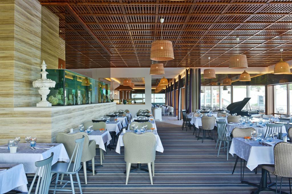 페스타나 알보르 프라이아 비치 앤 골프 리조트 호텔 외부 사진 Restaurant interior